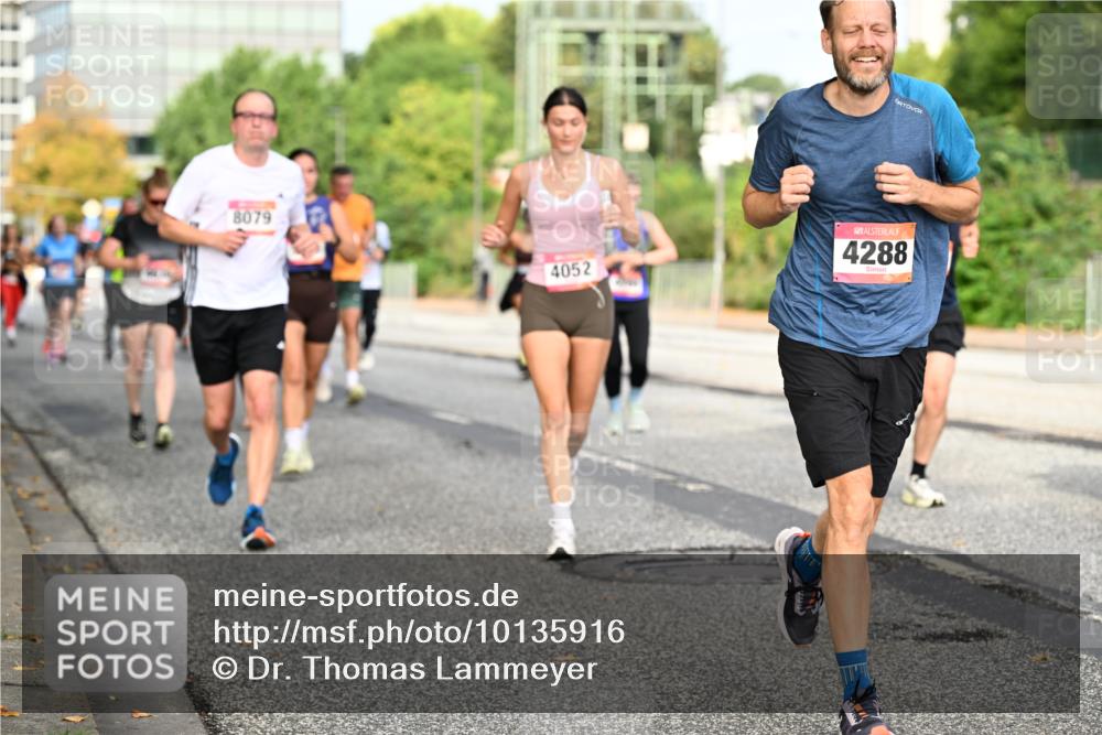 06.09.2026 - CURREX Alsterlauf Dr. Thomas Lammeyer http://msf.ph/oto/10135916 06.09.2026 10:00:42 Laufen 8079, 4052, 4288 meine-sportfotos.de