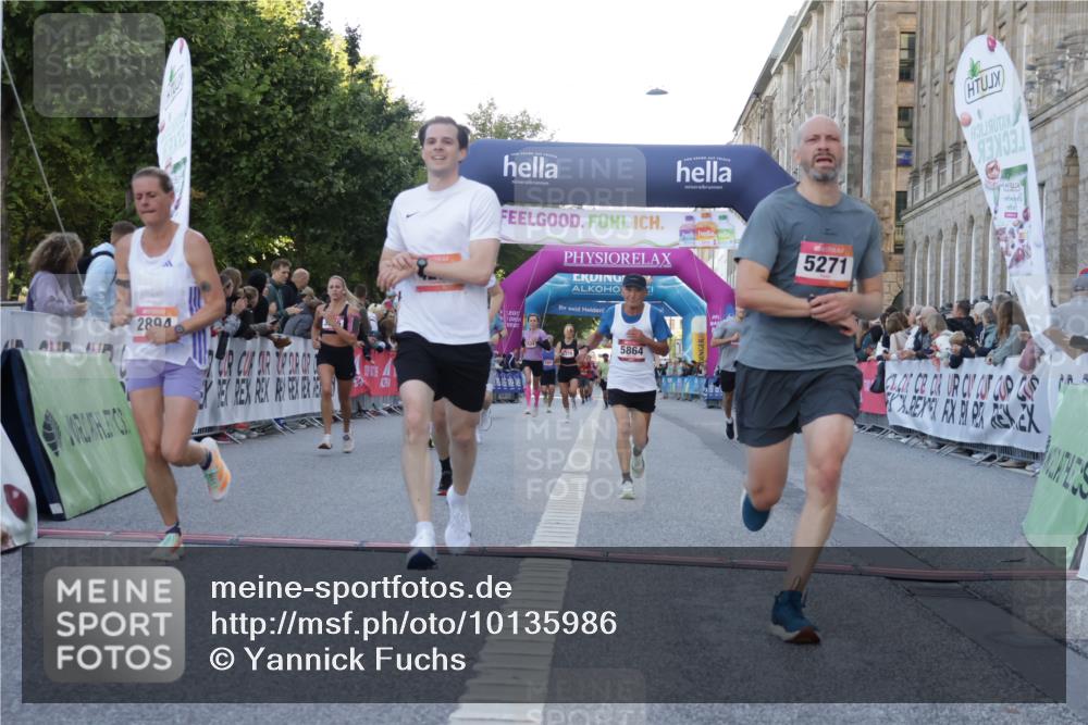 06.09.2026 - CURREX Alsterlauf Yannick Fuchs http://msf.ph/oto/10135986 06.09.2026 09:44:31 Ziel 2894, 3545, 4133, 4187, 4203, 4597, 4669, 4862, 5271, 5453, 5477, 5710, 5864, 6047, 6366, 8097 meine-sportfotos.de