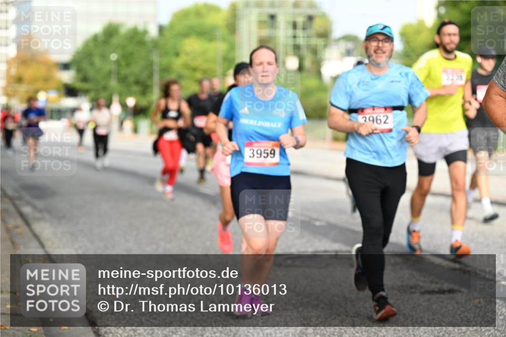 06.09.2026 - CURREX Alsterlauf Dr. Thomas Lammeyer http://msf.ph/oto/10136013 06.09.2026 10:00:51 Laufen 3959, 2962 meine-sportfotos.de