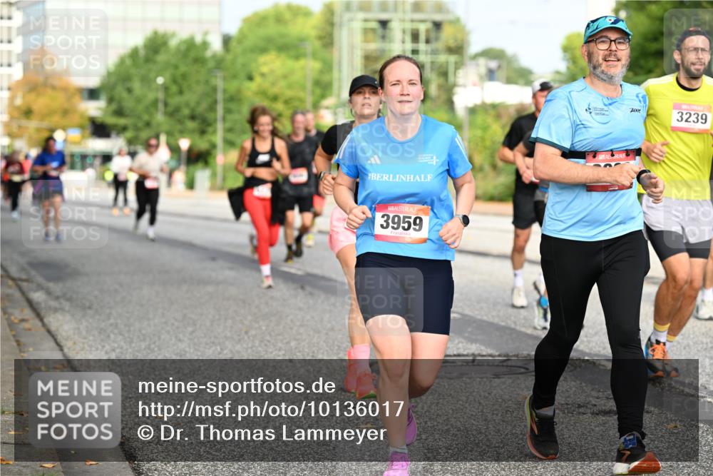06.09.2026 - CURREX Alsterlauf Dr. Thomas Lammeyer http://msf.ph/oto/10136017 06.09.2026 10:00:51 Laufen 3959, 7001, 3239 meine-sportfotos.de