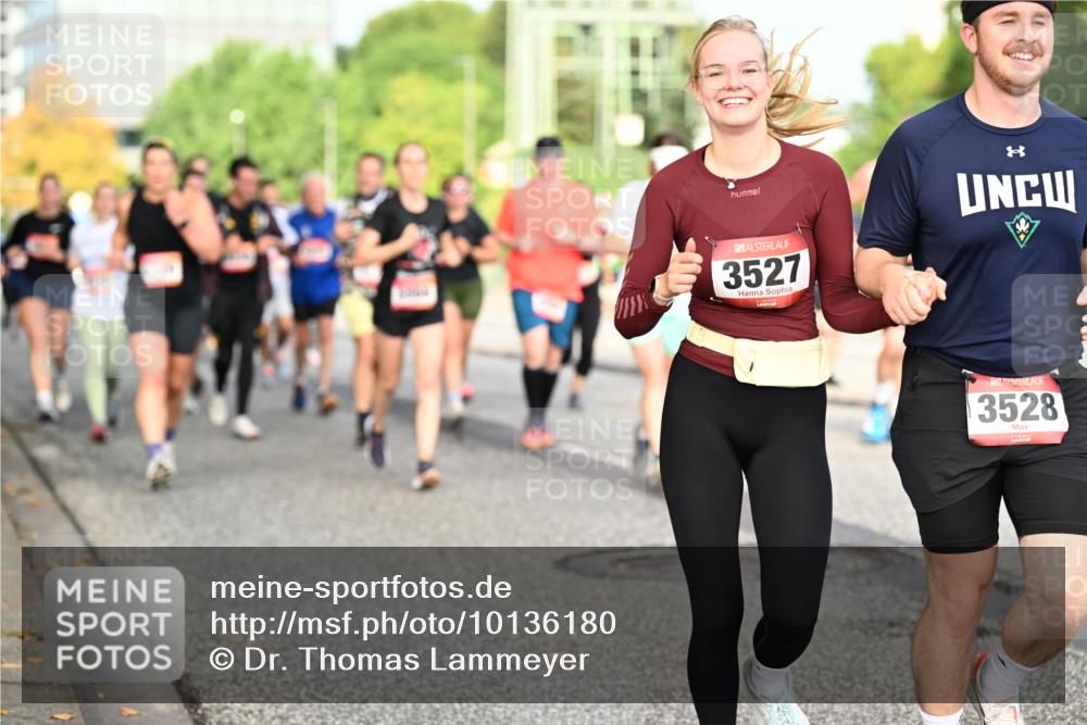 06.09.2026 - CURREX Alsterlauf Dr. Thomas Lammeyer http://msf.ph/oto/10136180 06.09.2026 10:01:08 Laufen 3527, 3528 meine-sportfotos.de