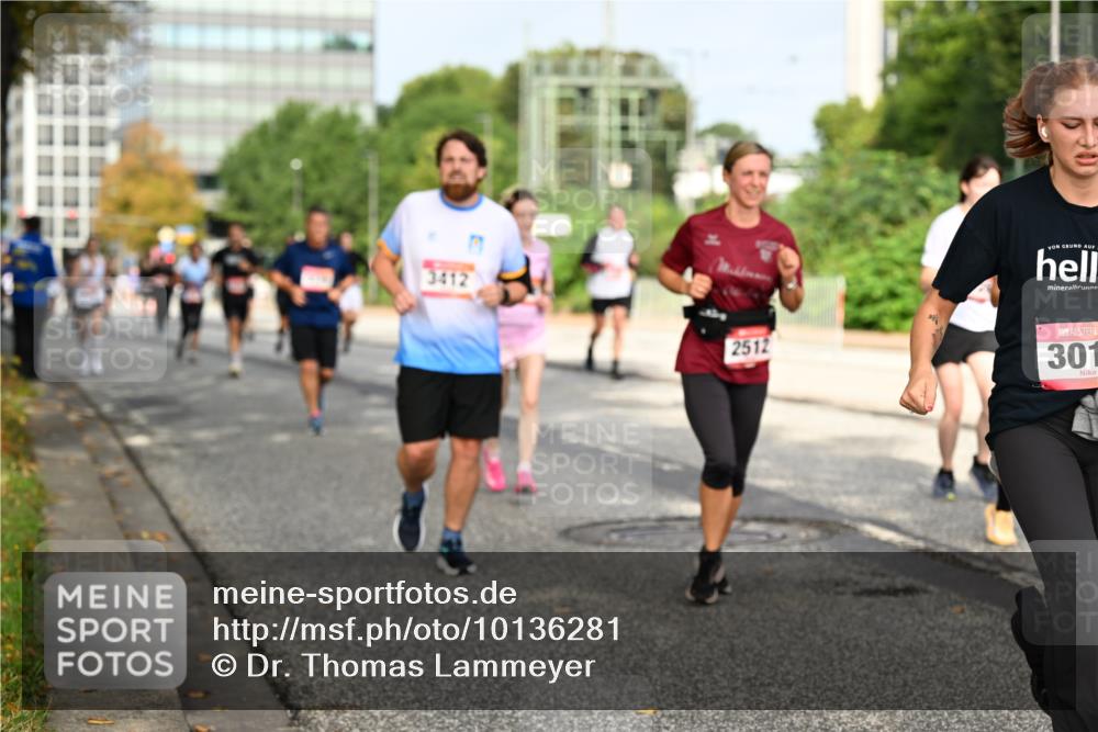 06.09.2026 - CURREX Alsterlauf Dr. Thomas Lammeyer http://msf.ph/oto/10136281 06.09.2026 10:01:17 Laufen 3412, 2512, 301 meine-sportfotos.de