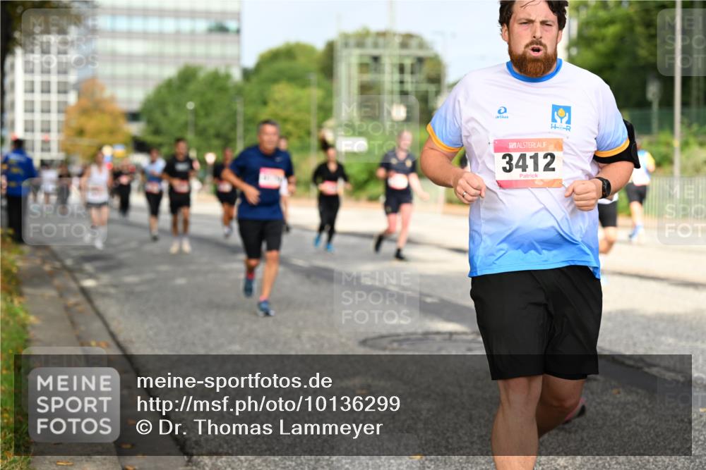 06.09.2026 - CURREX Alsterlauf Dr. Thomas Lammeyer http://msf.ph/oto/10136299 06.09.2026 10:01:18 Laufen 3412 meine-sportfotos.de