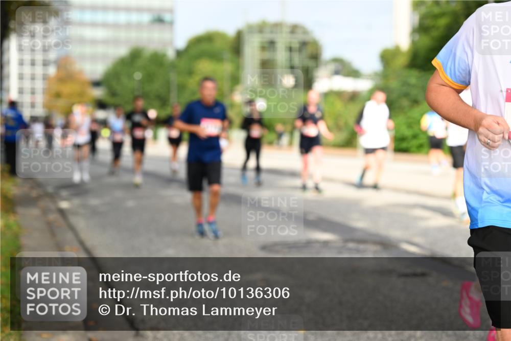 06.09.2026 - CURREX Alsterlauf Dr. Thomas Lammeyer http://msf.ph/oto/10136306 06.09.2026 10:01:19 Laufen  meine-sportfotos.de