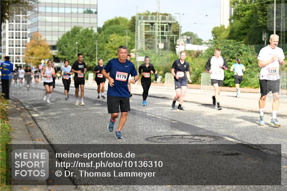 06.09.2026 - CURREX Alsterlauf Dr. Thomas Lammeyer http://msf.ph/oto/10136310 06.09.2026 10:01:19 Laufen 3853, 336, 4408, 6179, 1239 meine-sportfotos.de