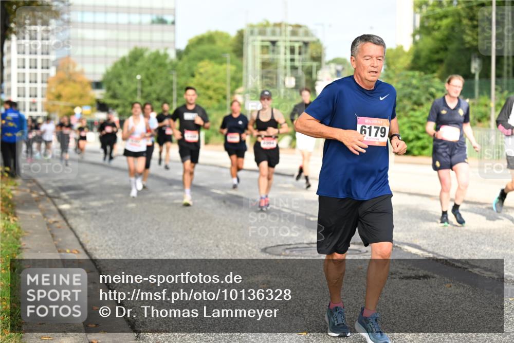06.09.2026 - CURREX Alsterlauf Dr. Thomas Lammeyer http://msf.ph/oto/10136328 06.09.2026 10:01:21 Laufen 6179 meine-sportfotos.de