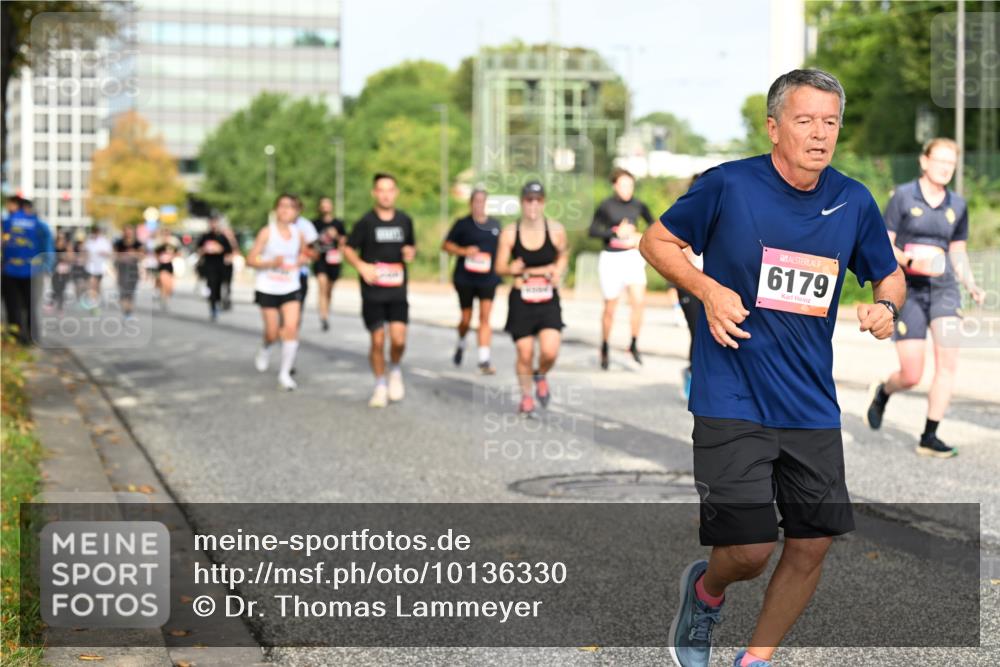 06.09.2026 - CURREX Alsterlauf Dr. Thomas Lammeyer http://msf.ph/oto/10136330 06.09.2026 10:01:21 Laufen 6179 meine-sportfotos.de