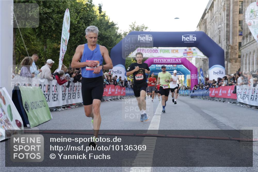 06.09.2026 - CURREX Alsterlauf Yannick Fuchs http://msf.ph/oto/10136369 06.09.2026 09:44:40 Ziel 3226, 3445, 3503, 3545, 3671, 4133, 4597, 5453, 5529, 5864, 6201, 8097, 8216, 8224, 8264 meine-sportfotos.de