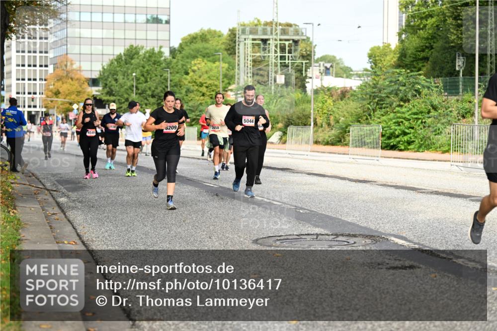 06.09.2026 - CURREX Alsterlauf Dr. Thomas Lammeyer http://msf.ph/oto/10136417 06.09.2026 10:01:29 Laufen 4549, 8, 38, 6209, 2658, 5044 meine-sportfotos.de