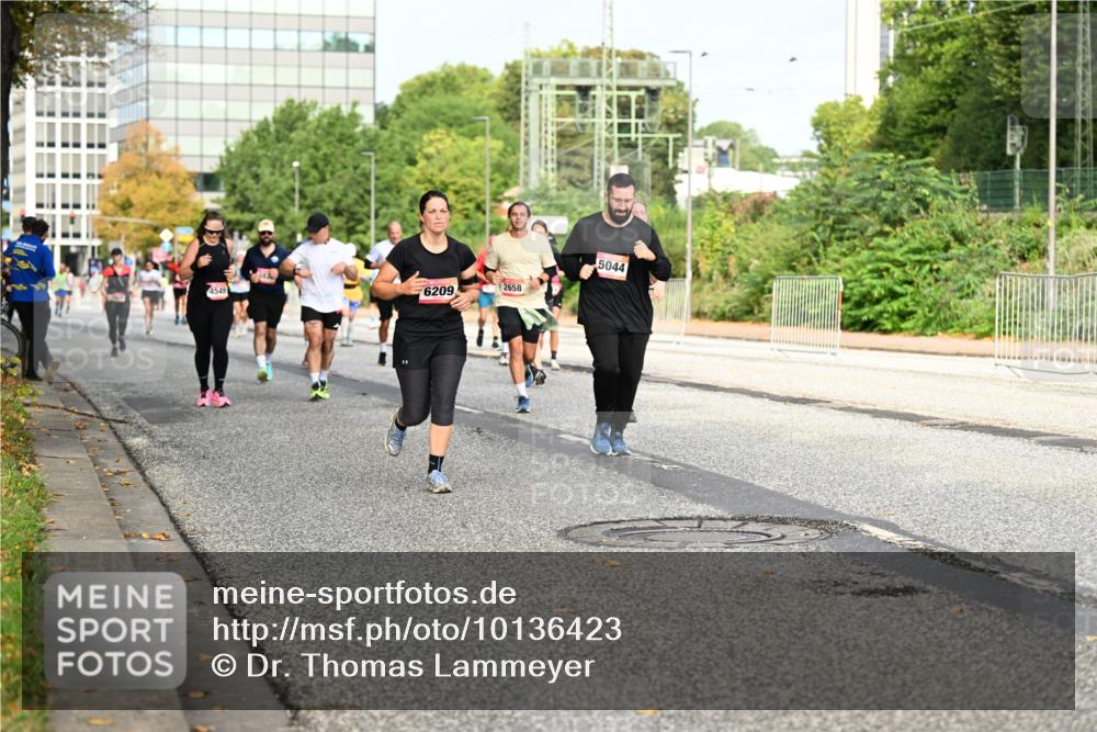 06.09.2026 - CURREX Alsterlauf Dr. Thomas Lammeyer http://msf.ph/oto/10136423 06.09.2026 10:01:30 Laufen 4549, 6209, 2658, 5044 meine-sportfotos.de