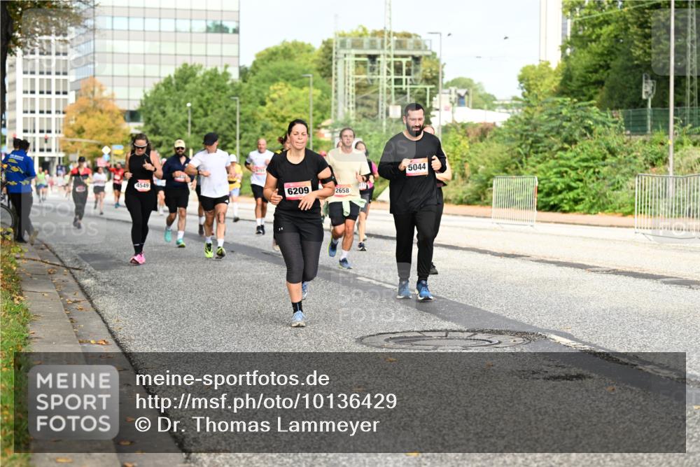 06.09.2026 - CURREX Alsterlauf Dr. Thomas Lammeyer http://msf.ph/oto/10136429 06.09.2026 10:01:30 Laufen 4549, 6209, 2658, 5044 meine-sportfotos.de