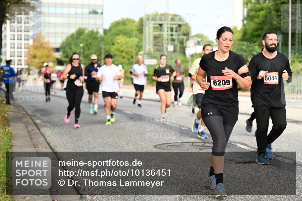 06.09.2026 - CURREX Alsterlauf Dr. Thomas Lammeyer http://msf.ph/oto/10136451 06.09.2026 10:01:32 Laufen 8745, 6209, 5044 meine-sportfotos.de