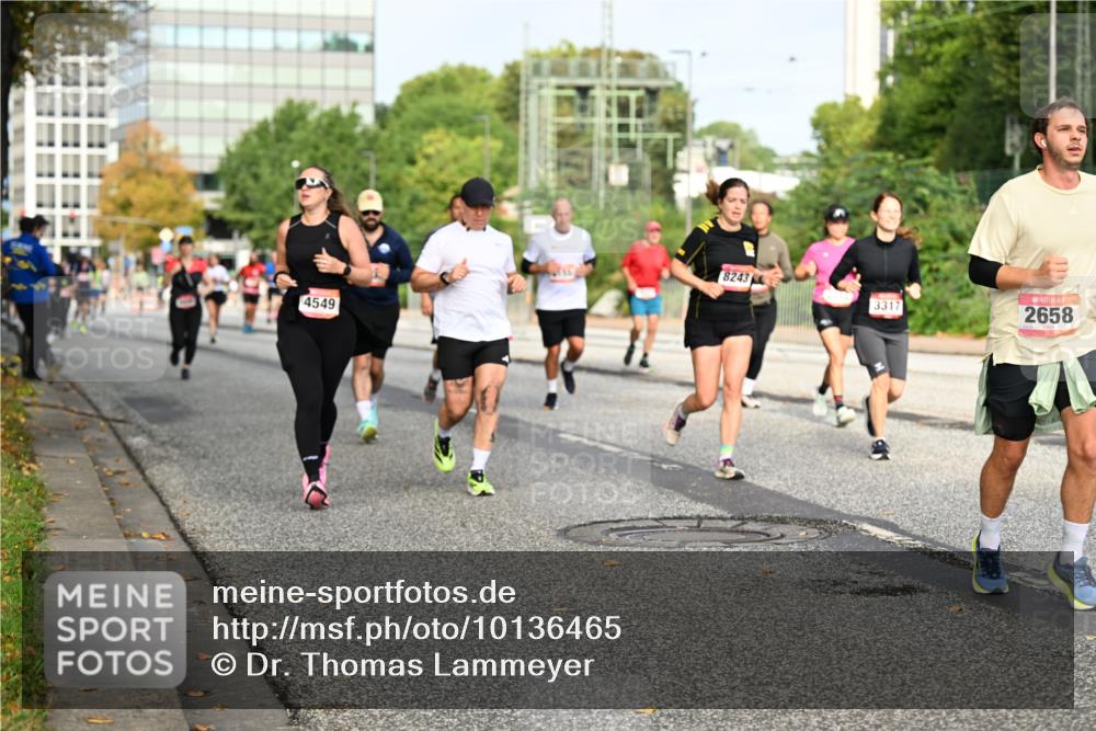 06.09.2026 - CURREX Alsterlauf Dr. Thomas Lammeyer http://msf.ph/oto/10136465 06.09.2026 10:01:34 Laufen 4549, 8243, 3317, 2658 meine-sportfotos.de
