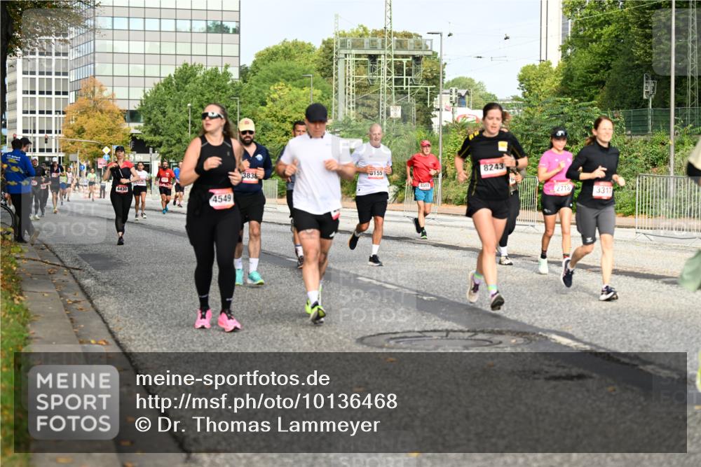 06.09.2026 - CURREX Alsterlauf Dr. Thomas Lammeyer http://msf.ph/oto/10136468 06.09.2026 10:01:34 Laufen 4430, 4549, 3838, 155, 4511, 8243, 2718, 3317 meine-sportfotos.de