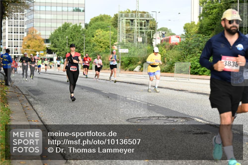 06.09.2026 - CURREX Alsterlauf Dr. Thomas Lammeyer http://msf.ph/oto/10136507 06.09.2026 10:01:38 Laufen 4430, 6110, 3838 meine-sportfotos.de