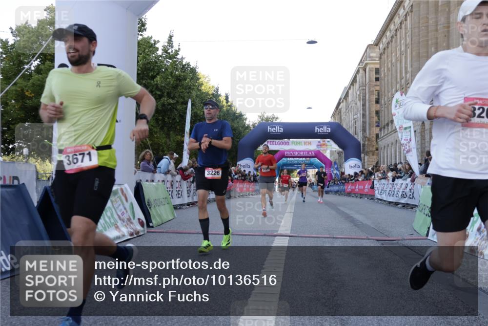 06.09.2026 - CURREX Alsterlauf Yannick Fuchs http://msf.ph/oto/10136516 06.09.2026 09:44:45 Ziel 2442, 3226, 3445, 3671, 3802, 3803, 4039, 5286, 5529, 6201, 8224, 8264 meine-sportfotos.de
