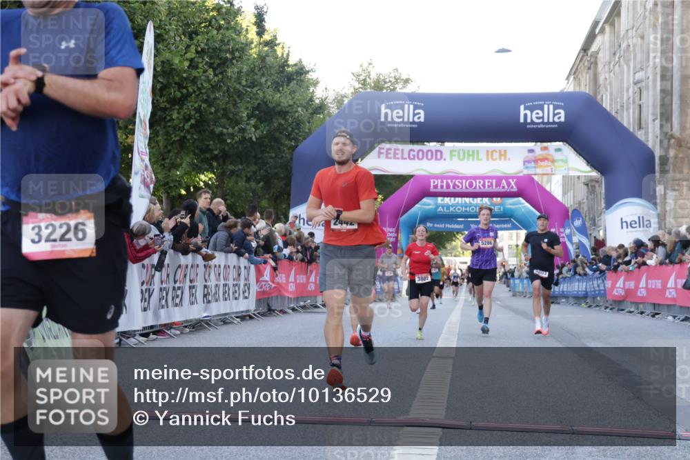 06.09.2026 - CURREX Alsterlauf Yannick Fuchs http://msf.ph/oto/10136529 06.09.2026 09:44:45 Ziel 2442, 3226, 3445, 3671, 3802, 3803, 4039, 5286, 5529, 6201, 8224, 8264 meine-sportfotos.de