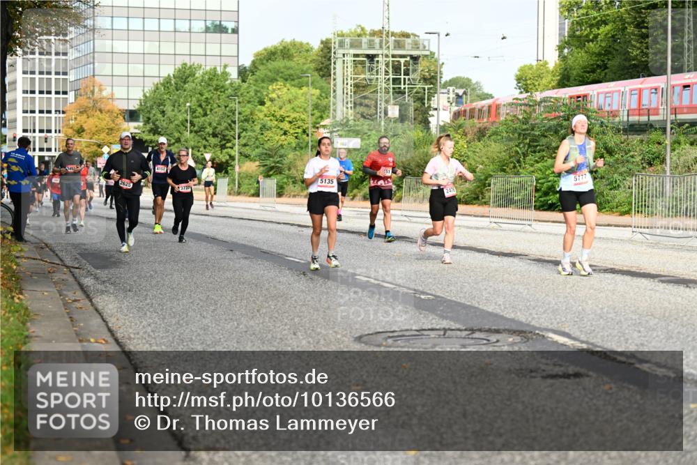 06.09.2026 - CURREX Alsterlauf Dr. Thomas Lammeyer http://msf.ph/oto/10136566 06.09.2026 10:01:43 Laufen 4152, 3737, 5135, 2476, 5777 meine-sportfotos.de