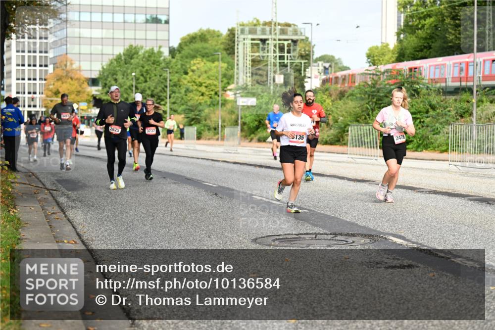 06.09.2026 - CURREX Alsterlauf Dr. Thomas Lammeyer http://msf.ph/oto/10136584 06.09.2026 10:01:44 Laufen 3457, 2625, 3737, 135, 2476 meine-sportfotos.de