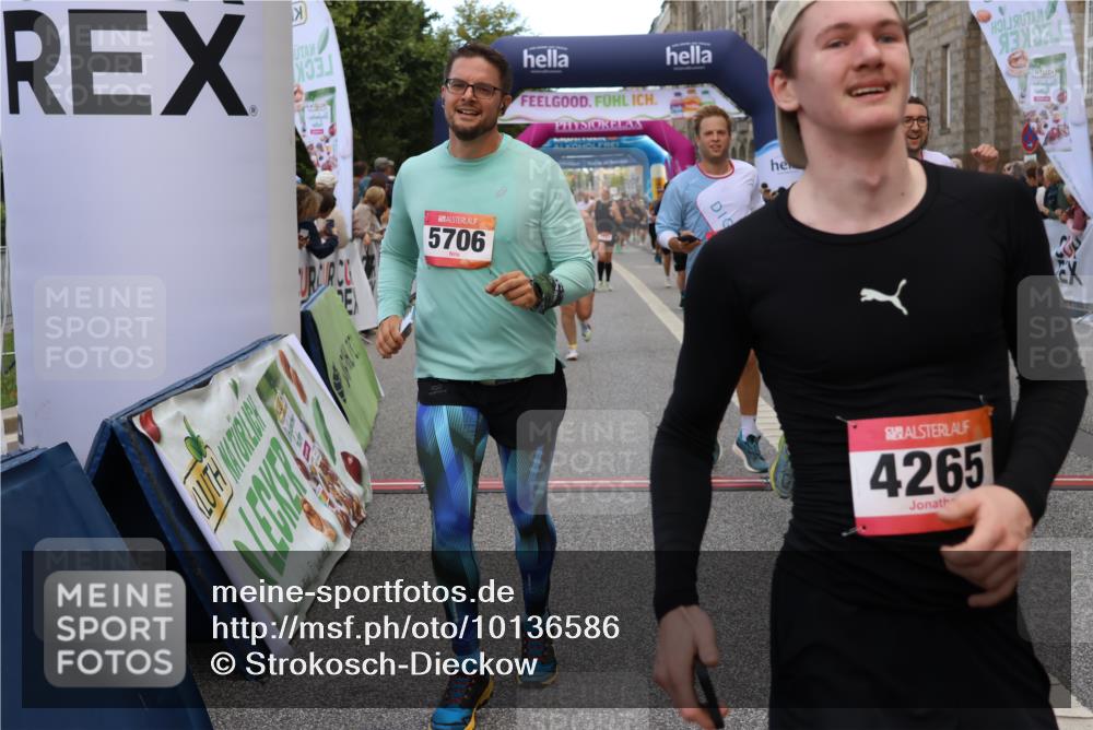 06.09.2026 - CURREX Alsterlauf Strokosch-Dieckow http://msf.ph/oto/10136586 06.09.2026 09:58:46 Ziel 2017, 2034, 2120, 2244, 2711, 2717, 3078, 3691, 4147, 4227, 4256, 4265, 4304, 4356, 4695, 4747, 5205, 5207, 5557, 5706, 5764, 5810, 5964, 6073, 6111 meine-sportfotos.de