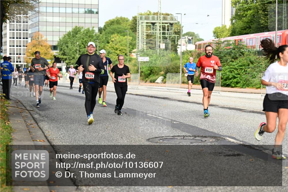 06.09.2026 - CURREX Alsterlauf Dr. Thomas Lammeyer http://msf.ph/oto/10136607 06.09.2026 10:01:46 Laufen 3457, 2625, 2310, 3737, 4151, 13 meine-sportfotos.de