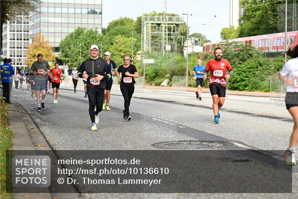 06.09.2026 - CURREX Alsterlauf Dr. Thomas Lammeyer http://msf.ph/oto/10136610 06.09.2026 10:01:46 Laufen 3457, 2625, 2310, 3737, 4151 meine-sportfotos.de