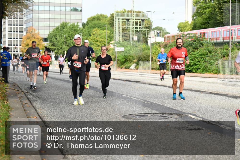 06.09.2026 - CURREX Alsterlauf Dr. Thomas Lammeyer http://msf.ph/oto/10136612 06.09.2026 10:01:47 Laufen 3457, 2310, 2625, 37, 4151 meine-sportfotos.de