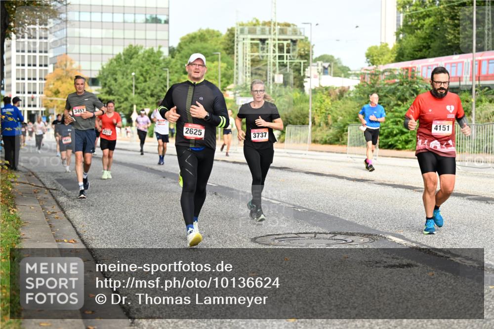06.09.2026 - CURREX Alsterlauf Dr. Thomas Lammeyer http://msf.ph/oto/10136624 06.09.2026 10:01:48 Laufen 3457, 2310, 4151, 2625, 3737 meine-sportfotos.de