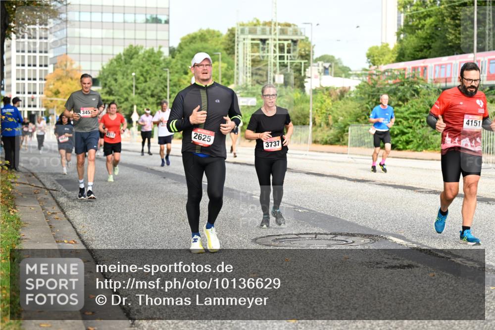 06.09.2026 - CURREX Alsterlauf Dr. Thomas Lammeyer http://msf.ph/oto/10136629 06.09.2026 10:01:48 Laufen 345, 10, 2625, 3737, 4151 meine-sportfotos.de
