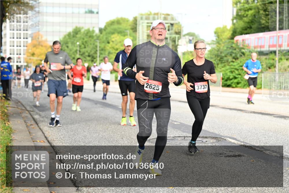 06.09.2026 - CURREX Alsterlauf Dr. Thomas Lammeyer http://msf.ph/oto/10136640 06.09.2026 10:01:49 Laufen 2625, 3737 meine-sportfotos.de