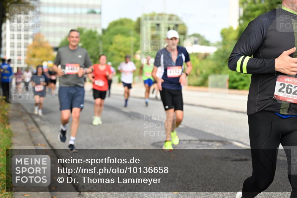 06.09.2026 - CURREX Alsterlauf Dr. Thomas Lammeyer http://msf.ph/oto/10136658 06.09.2026 10:01:51 Laufen 262 meine-sportfotos.de