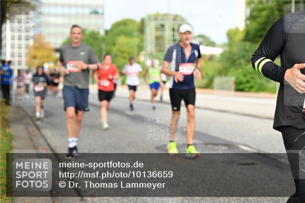 06.09.2026 - CURREX Alsterlauf Dr. Thomas Lammeyer http://msf.ph/oto/10136659 06.09.2026 10:01:51 Laufen  meine-sportfotos.de