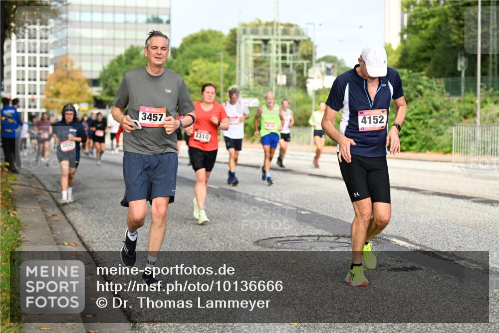 06.09.2026 - CURREX Alsterlauf Dr. Thomas Lammeyer http://msf.ph/oto/10136666 06.09.2026 10:01:51 Laufen 4642, 3457, 2310, 4152 meine-sportfotos.de
