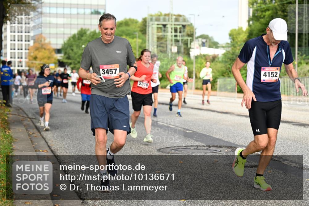 06.09.2026 - CURREX Alsterlauf Dr. Thomas Lammeyer http://msf.ph/oto/10136671 06.09.2026 10:01:52 Laufen 4642, 3457, 2310, 4152 meine-sportfotos.de