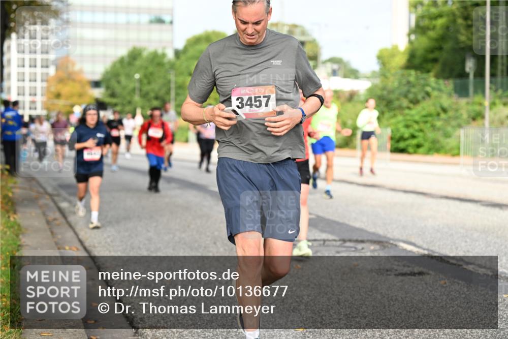 06.09.2026 - CURREX Alsterlauf Dr. Thomas Lammeyer http://msf.ph/oto/10136677 06.09.2026 10:01:52 Laufen 3457 meine-sportfotos.de