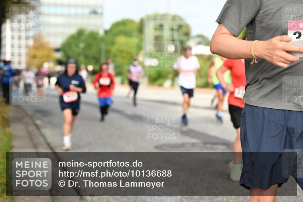 06.09.2026 - CURREX Alsterlauf Dr. Thomas Lammeyer http://msf.ph/oto/10136688 06.09.2026 10:01:53 Laufen 1 meine-sportfotos.de