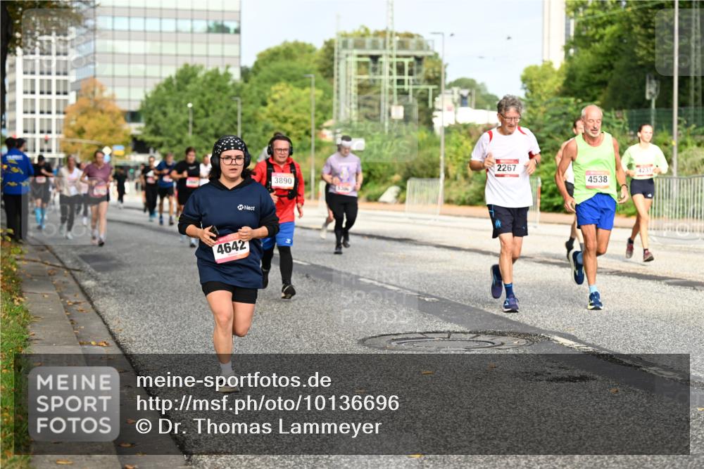 06.09.2026 - CURREX Alsterlauf Dr. Thomas Lammeyer http://msf.ph/oto/10136696 06.09.2026 10:01:54 Laufen 4642, 3890, 2267, 4538 meine-sportfotos.de