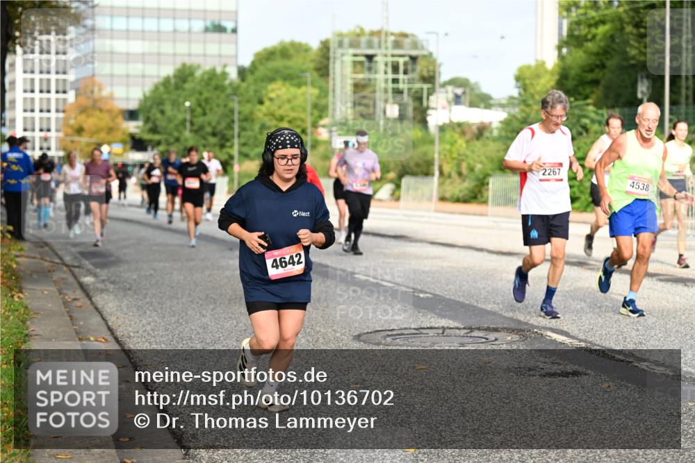 06.09.2026 - CURREX Alsterlauf Dr. Thomas Lammeyer http://msf.ph/oto/10136702 06.09.2026 10:01:55 Laufen 4642, 2267, 4538 meine-sportfotos.de