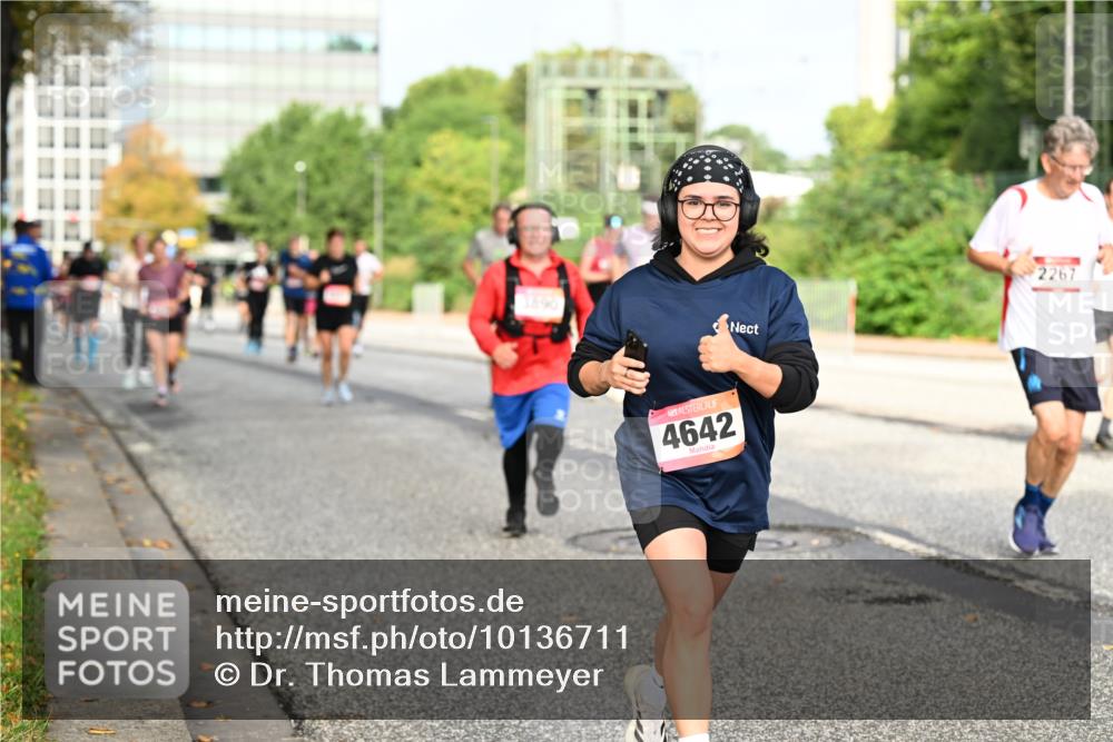 06.09.2026 - CURREX Alsterlauf Dr. Thomas Lammeyer http://msf.ph/oto/10136711 06.09.2026 10:01:55 Laufen 4642, 2267 meine-sportfotos.de