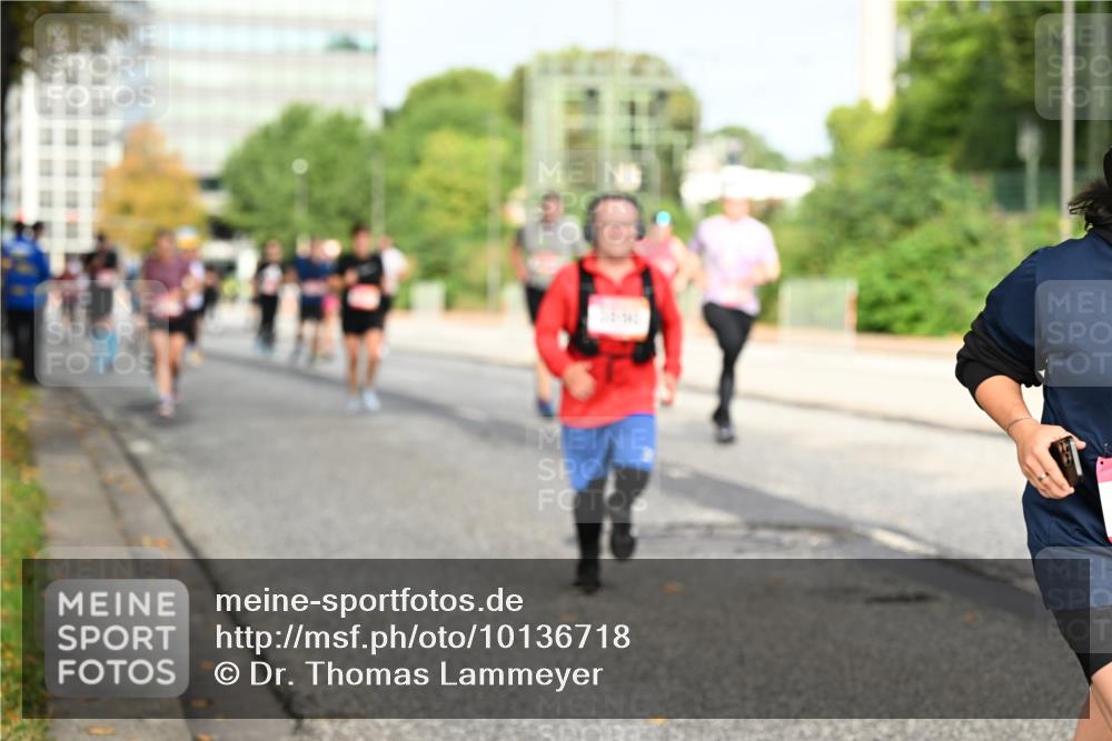 06.09.2026 - CURREX Alsterlauf Dr. Thomas Lammeyer http://msf.ph/oto/10136718 06.09.2026 10:01:56 Laufen  meine-sportfotos.de