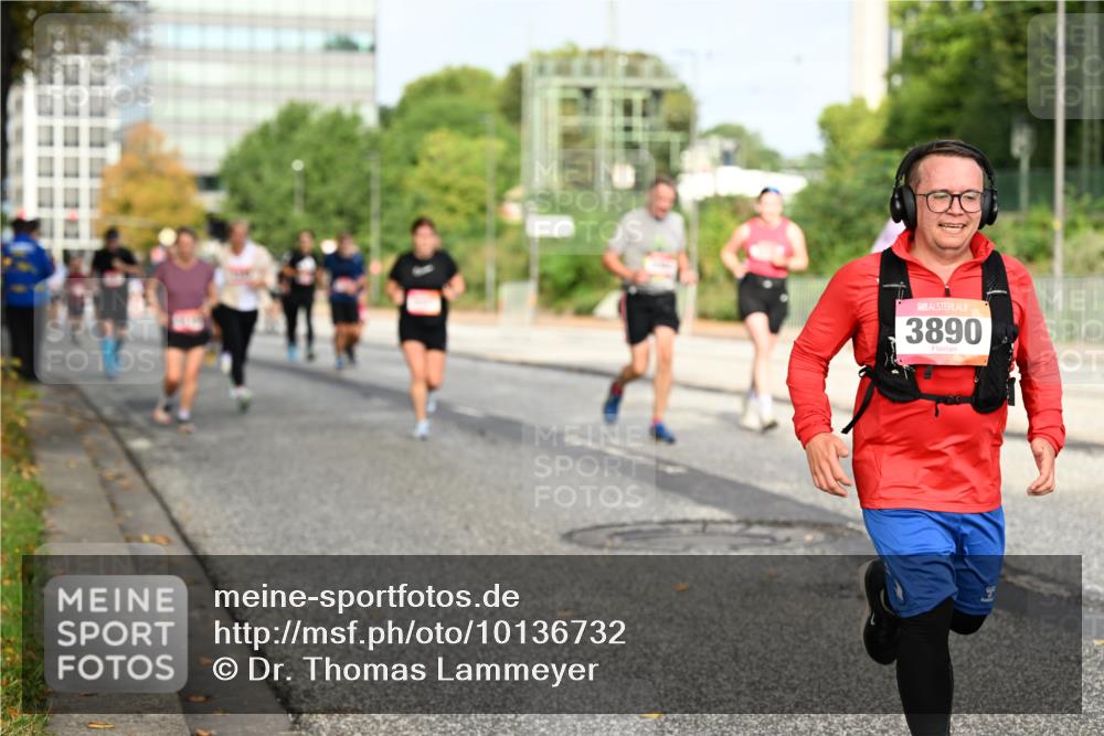 06.09.2026 - CURREX Alsterlauf Dr. Thomas Lammeyer http://msf.ph/oto/10136732 06.09.2026 10:01:57 Laufen 3890 meine-sportfotos.de