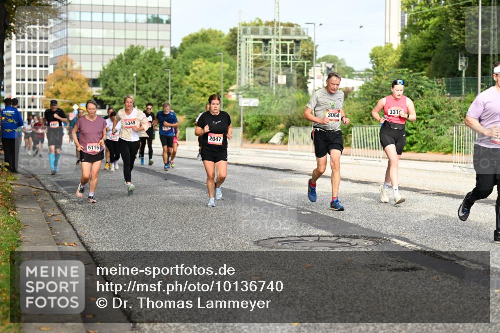 06.09.2026 - CURREX Alsterlauf Dr. Thomas Lammeyer http://msf.ph/oto/10136740 06.09.2026 10:01:58 Laufen 4481, 5115, 5349, 2047, 3064, 331 meine-sportfotos.de