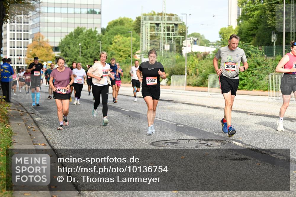 06.09.2026 - CURREX Alsterlauf Dr. Thomas Lammeyer http://msf.ph/oto/10136754 06.09.2026 10:01:59 Laufen 4481, 5115, 3551, 5349, 2047, 3064, 137 meine-sportfotos.de