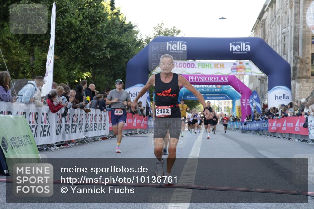 06.09.2026 - CURREX Alsterlauf Yannick Fuchs http://msf.ph/oto/10136761 06.09.2026 09:44:52 Ziel 2442, 2452, 2610, 3226, 3802, 3803, 4039, 4128, 5286, 8264 meine-sportfotos.de