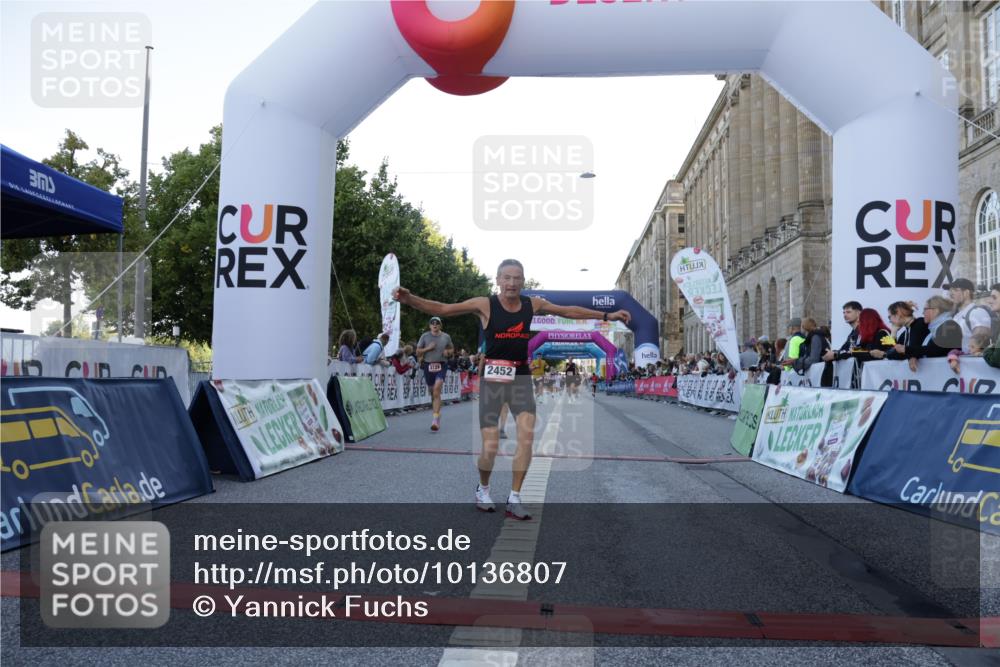 06.09.2026 - CURREX Alsterlauf Yannick Fuchs http://msf.ph/oto/10136807 06.09.2026 09:44:53 Ziel 2442, 2452, 2610, 3802, 3803, 4039, 4128, 5286 meine-sportfotos.de