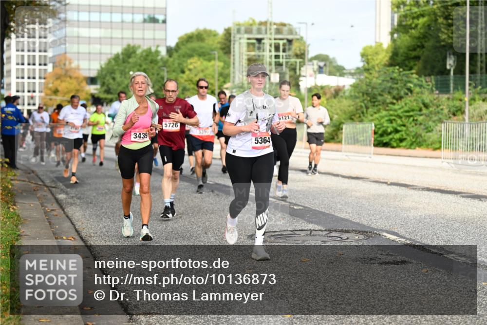 06.09.2026 - CURREX Alsterlauf Dr. Thomas Lammeyer http://msf.ph/oto/10136873 06.09.2026 10:02:10 Laufen 5726, 5390, 3439, 5364, 6121 meine-sportfotos.de