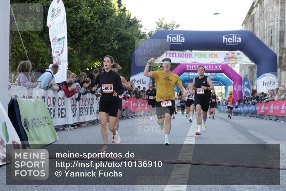06.09.2026 - CURREX Alsterlauf Yannick Fuchs http://msf.ph/oto/10136910 06.09.2026 09:44:57 Ziel 2452, 2610, 3803, 4011, 4128, 5286, 5837, 6243, 6420 meine-sportfotos.de