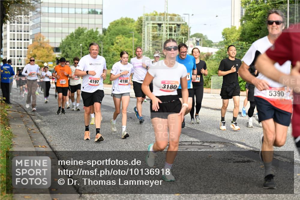 06.09.2026 - CURREX Alsterlauf Dr. Thomas Lammeyer http://msf.ph/oto/10136918 06.09.2026 10:02:13 Laufen 03, 3947, 52, 4197, 4198, 3180, 73, 5390 meine-sportfotos.de