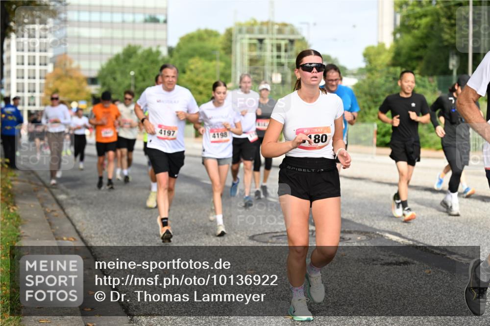 06.09.2026 - CURREX Alsterlauf Dr. Thomas Lammeyer http://msf.ph/oto/10136922 06.09.2026 10:02:14 Laufen 4197, 4198, 80 meine-sportfotos.de