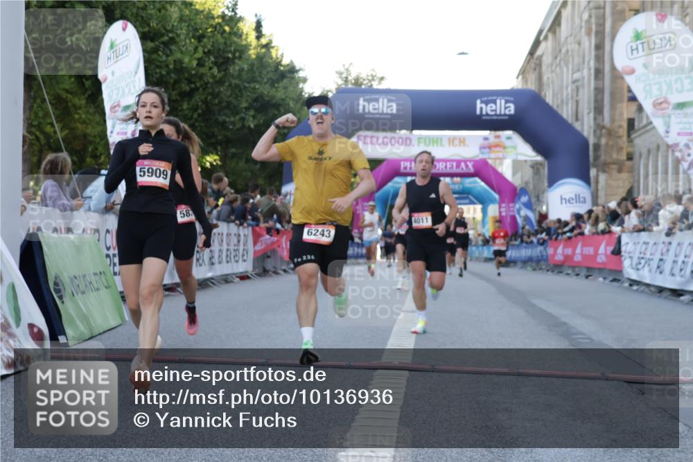 06.09.2026 - CURREX Alsterlauf Yannick Fuchs http://msf.ph/oto/10136936 06.09.2026 09:44:58 Ziel 2452, 2610, 3641, 4011, 4128, 5837, 6243, 6420 meine-sportfotos.de